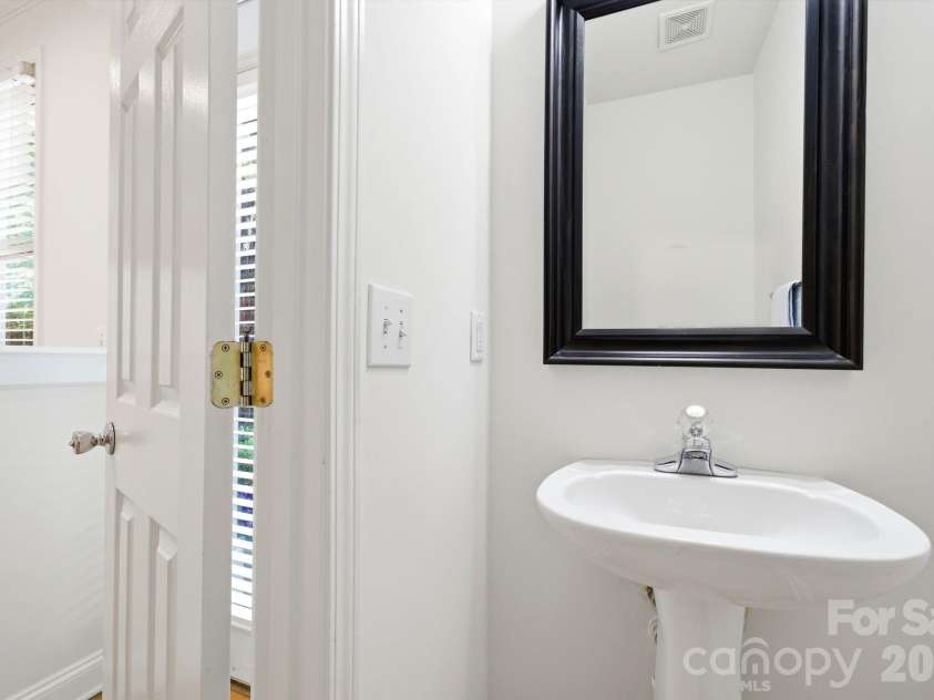 1528 Cleveland Avenue, Charlotte, NC 28203.  MLS# CAR4377306, YatesRealty ID 22829. 