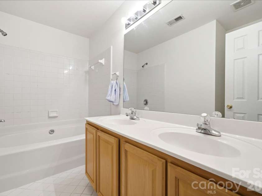 1528 Cleveland Avenue, Charlotte, NC 28203.  MLS# CAR4377306, YatesRealty ID 22829. 