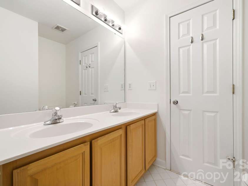 1528 Cleveland Avenue, Charlotte, NC 28203.  MLS# CAR4377306, YatesRealty ID 22829. 