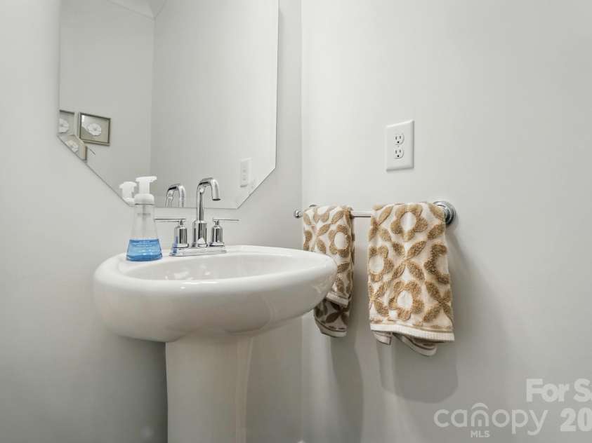 11113 Godwit Lane, Charlotte, NC 28278.  MLS# CAR4268696, YatesRealty ID 2283. 