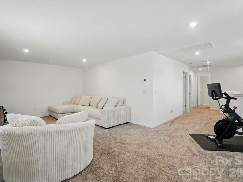 11113 Godwit Lane, Charlotte, NC 28278.  MLS# CAR4268696, YatesRealty ID 2283. Loft
