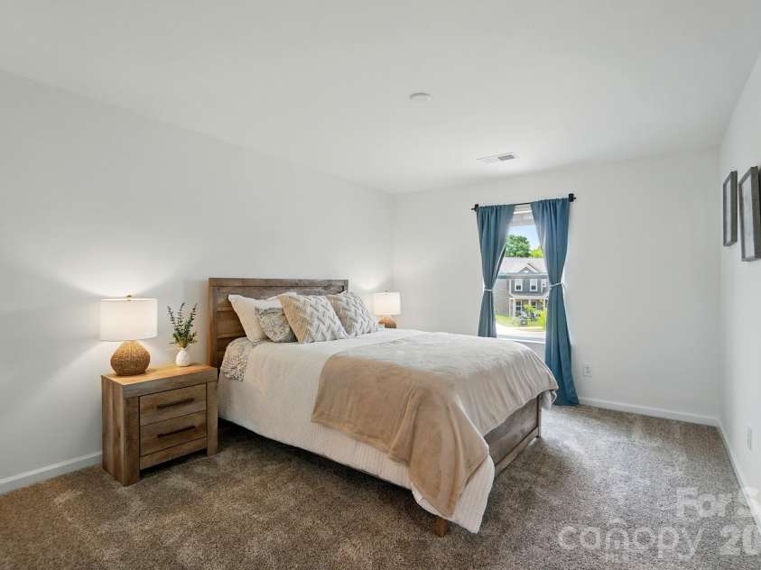 11113 Godwit Lane, Charlotte, NC 28278.  MLS# CAR4268696, YatesRealty ID 2283. Room 2