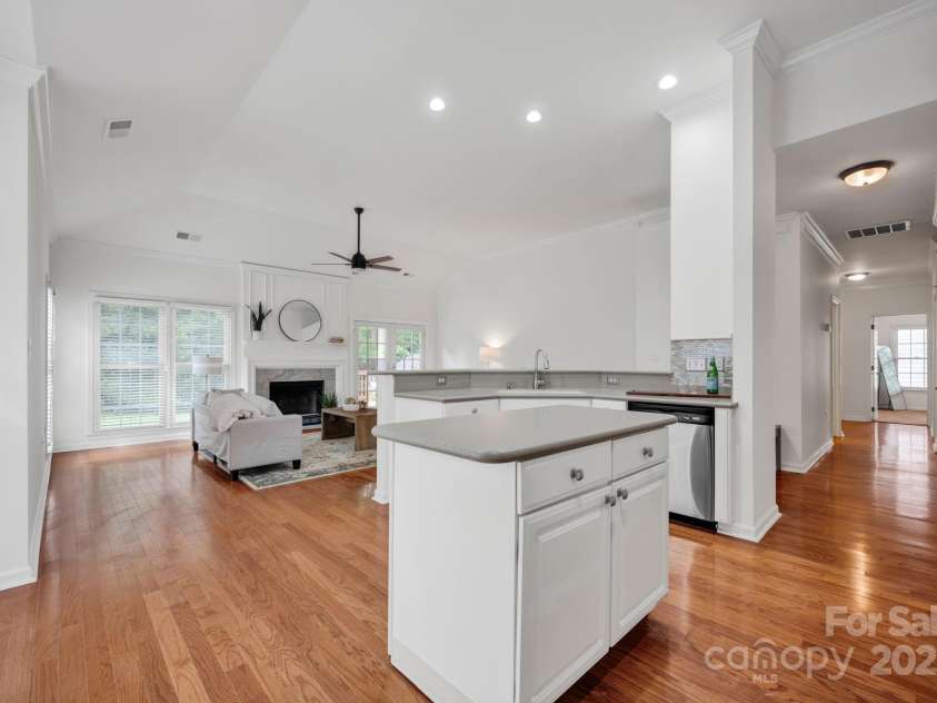 16013 Wynfield Creek Parkway, Huntersville, NC 28078.  MLS# CAR4268989, YatesRealty ID 22830. Open kitchen to family room