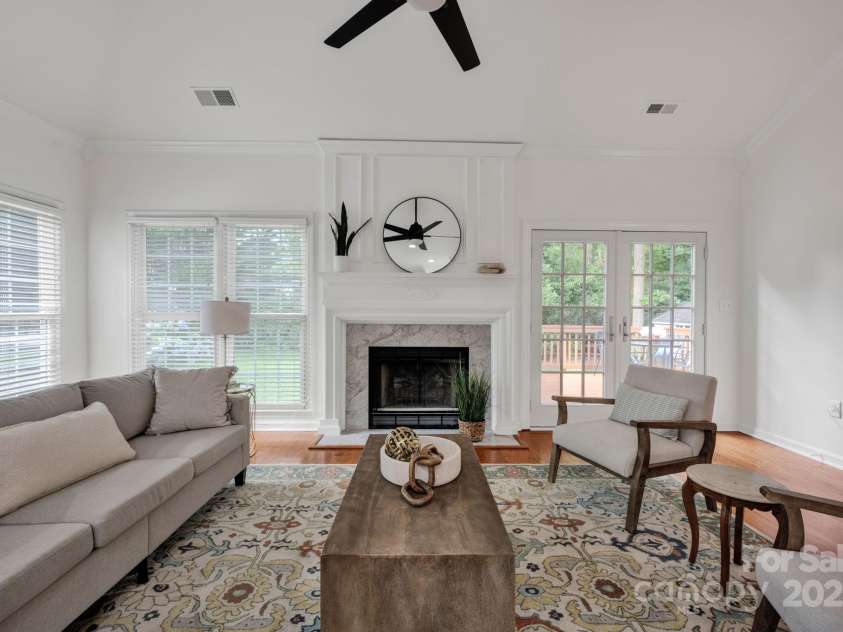 16013 Wynfield Creek Parkway, Huntersville, NC 28078.  MLS# CAR4268989, YatesRealty ID 22830. Vaulted ceilings in large family room