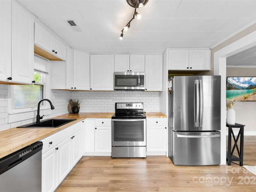 403 2nd Street, Cherryville, NC 28021.  MLS# CAR4261025, YatesRealty ID 22831. 