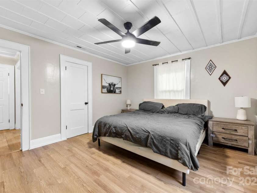 403 2nd Street, Cherryville, NC 28021.  MLS# CAR4261025, YatesRealty ID 22831. 