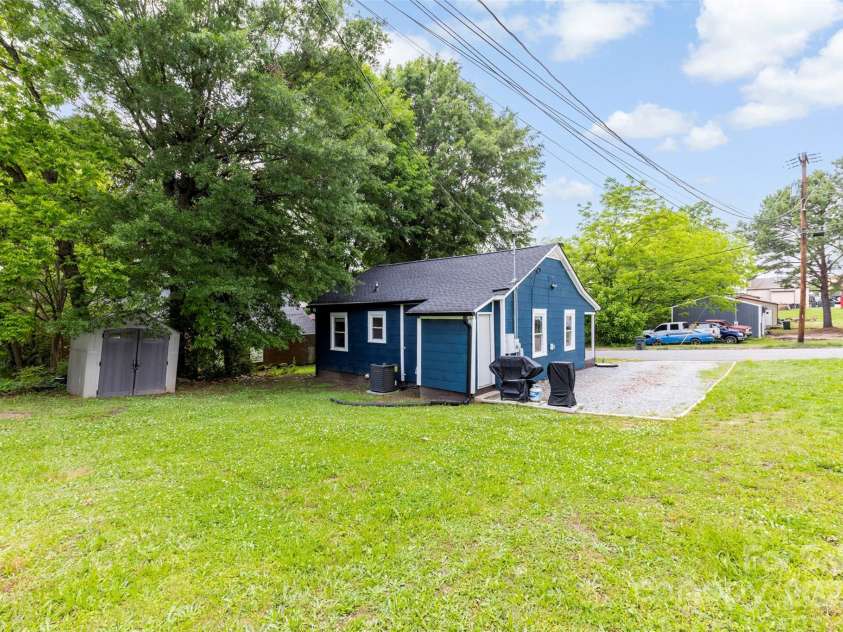 403 2nd Street, Cherryville, NC 28021.  MLS# CAR4261025, YatesRealty ID 22831. 