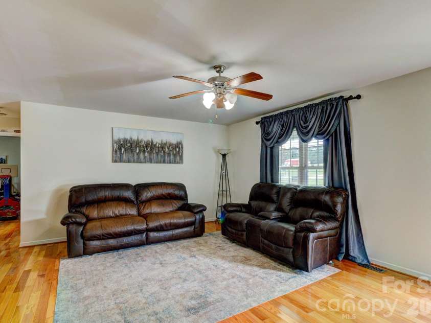 4671 Garys Place, Crouse, NC 28033.  MLS# CAR4382360, YatesRealty ID 22831. 