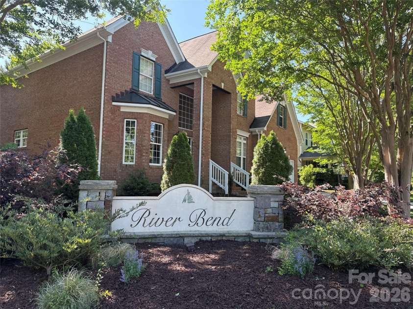159 Shoreline Parkway, Fort Mill, SC 29708.  MLS# CAR4372316, YatesRealty ID 22833. 