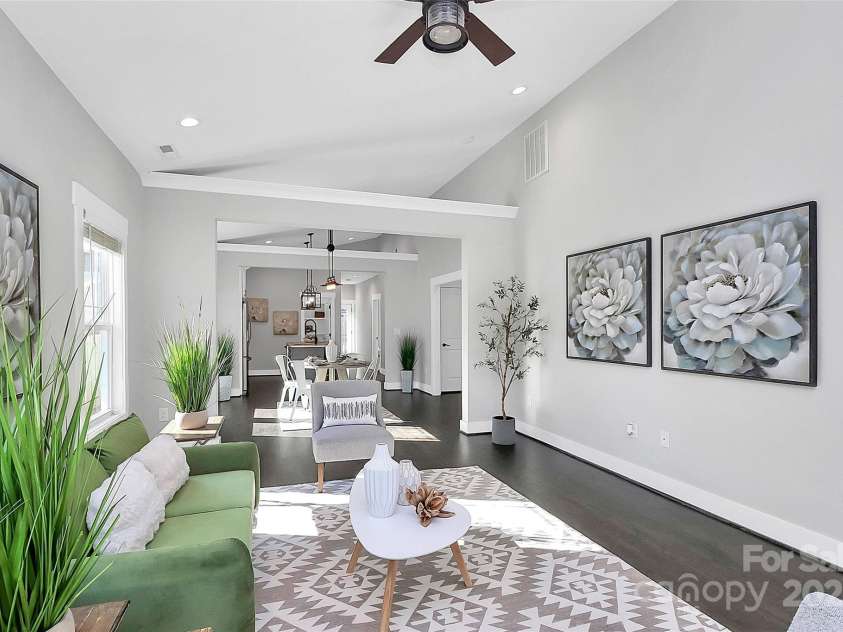 323 Keswick Avenue, Charlotte, NC 28206.  MLS# CAR4271562, YatesRealty ID 22833. A Welcoming Wonderful Space!