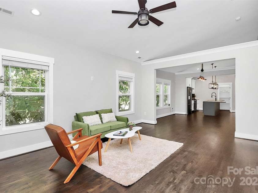 323 Keswick Avenue, Charlotte, NC 28206.  MLS# CAR4271562, YatesRealty ID 22833. Beautiful Open Floorplan