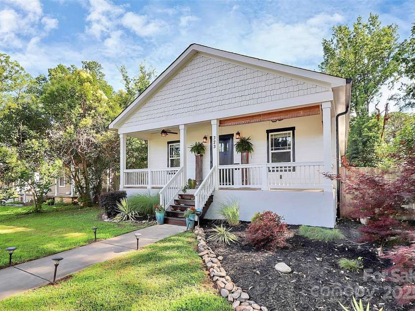 323 Keswick Avenue, Charlotte, NC 28206.  MLS# CAR4271562, YatesRealty ID 22833. Beautifully landscaped on tree-lined street