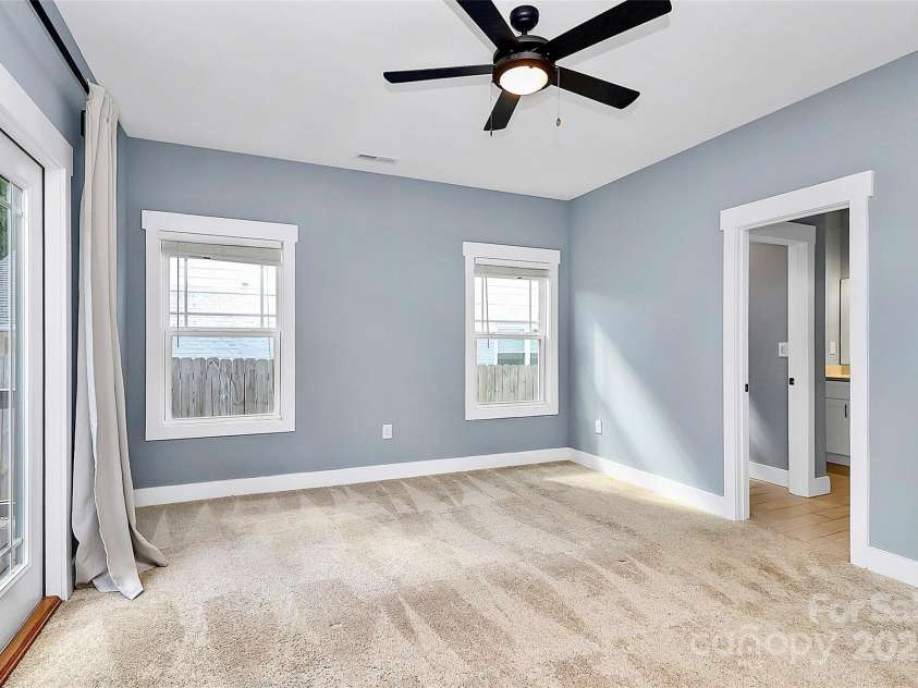 323 Keswick Avenue, Charlotte, NC 28206.  MLS# CAR4271562, YatesRealty ID 22833. Bright and Peaceful