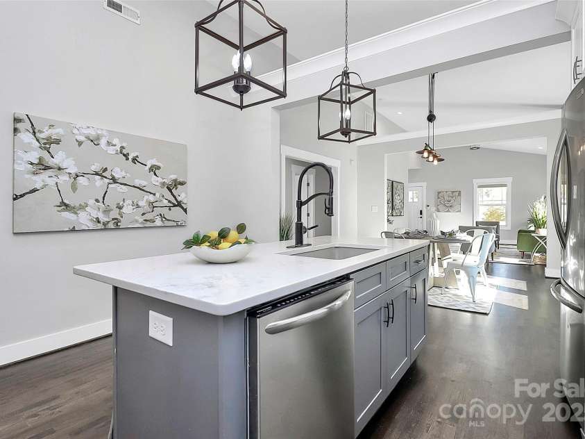 323 Keswick Avenue, Charlotte, NC 28206.  MLS# CAR4271562, YatesRealty ID 22833. Fabulous from Every Angle!