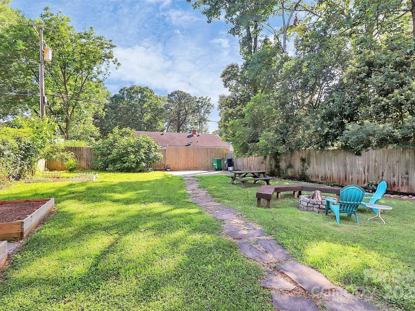 323 Keswick Avenue, Charlotte, NC 28206.  MLS# CAR4271562, YatesRealty ID 22833. Large, flat backyard with massive fig tree!