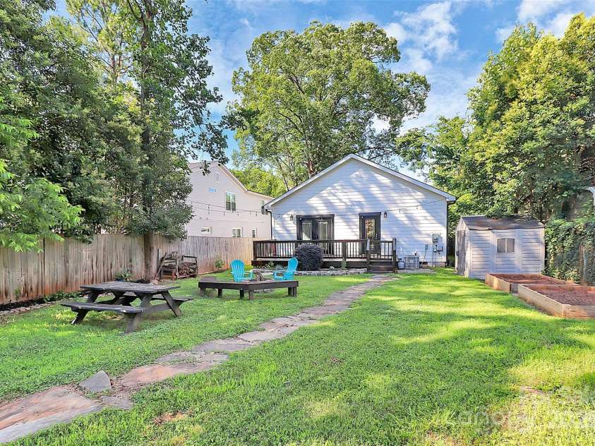 323 Keswick Avenue, Charlotte, NC 28206.  MLS# CAR4271562, YatesRealty ID 22833. Lovely picnic area and fire pit for all the outdoor fun!  This is a HUGE backyard for an Uptown Location!  So much Potential!