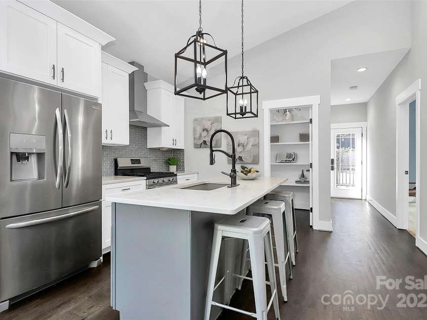 323 Keswick Avenue, Charlotte, NC 28206.  MLS# CAR4271562, YatesRealty ID 22833. Perfect for Entertaining!