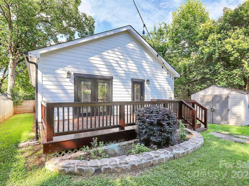 323 Keswick Avenue, Charlotte, NC 28206.  MLS# CAR4271562, YatesRealty ID 22833. Such a great space; and a storage shed!
