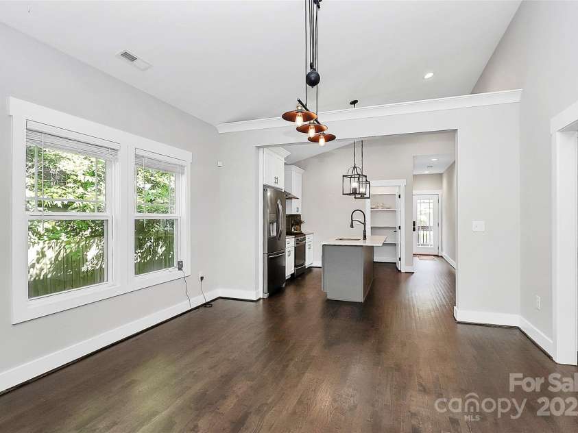 323 Keswick Avenue, Charlotte, NC 28206.  MLS# CAR4271562, YatesRealty ID 22833. The windows are Amazing!