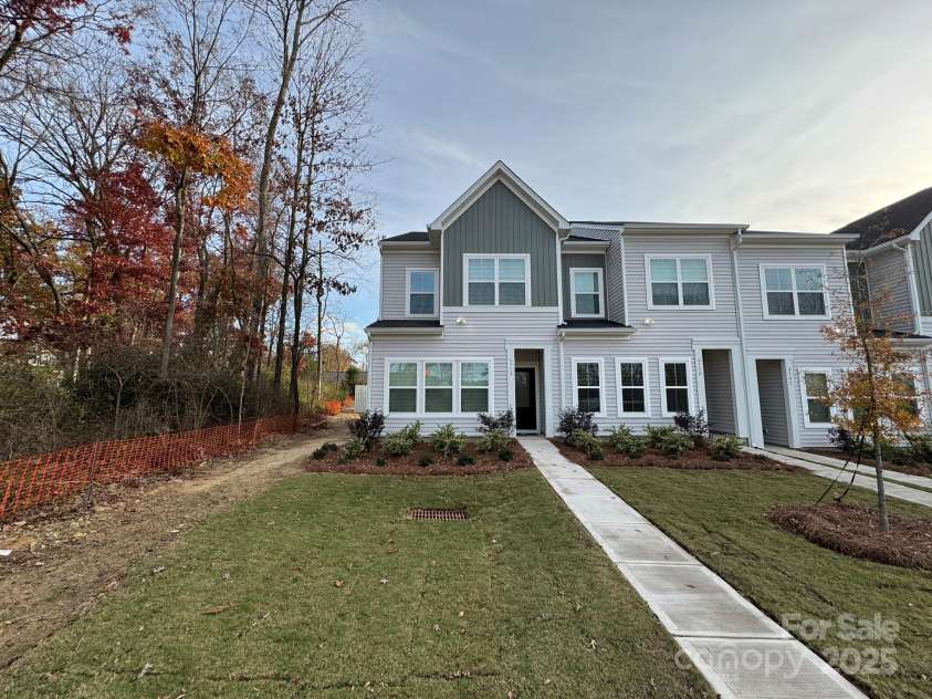 4754 Lakeview Road, Charlotte, NC 28216.  MLS# CAR4241433, YatesRealty ID 22834. 