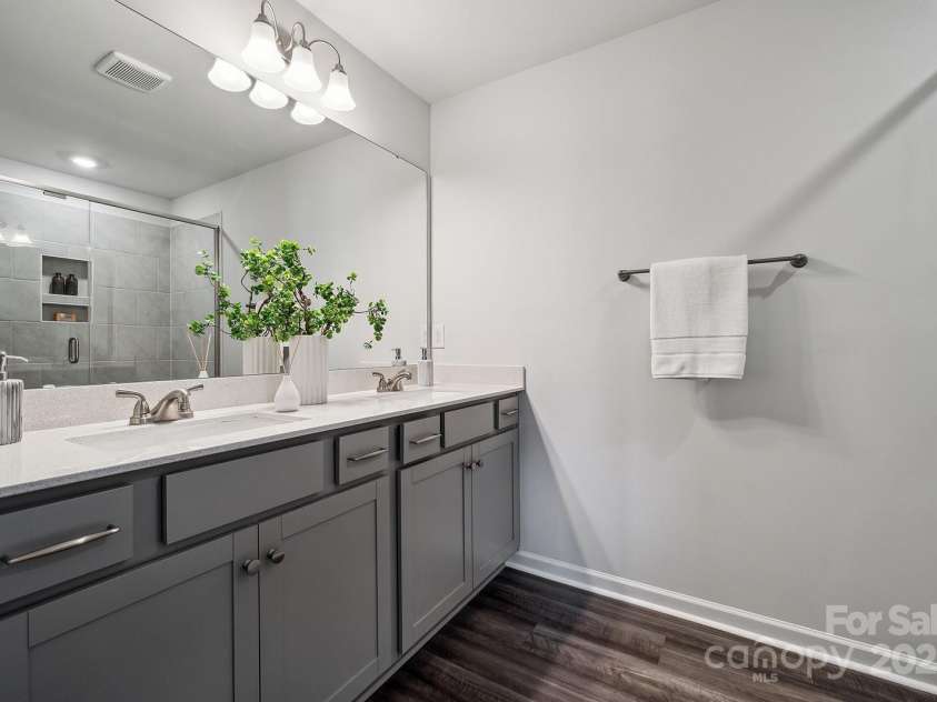 4754 Lakeview Road, Charlotte, NC 28216.  MLS# CAR4241433, YatesRealty ID 22834. REPRESENTATIVE PHOTO ONLY