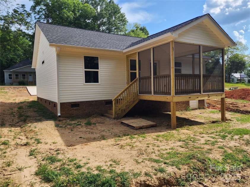 154 Hinton Street, Chester, SC 29706.  MLS# CAR4276134, YatesRealty ID 22836. 