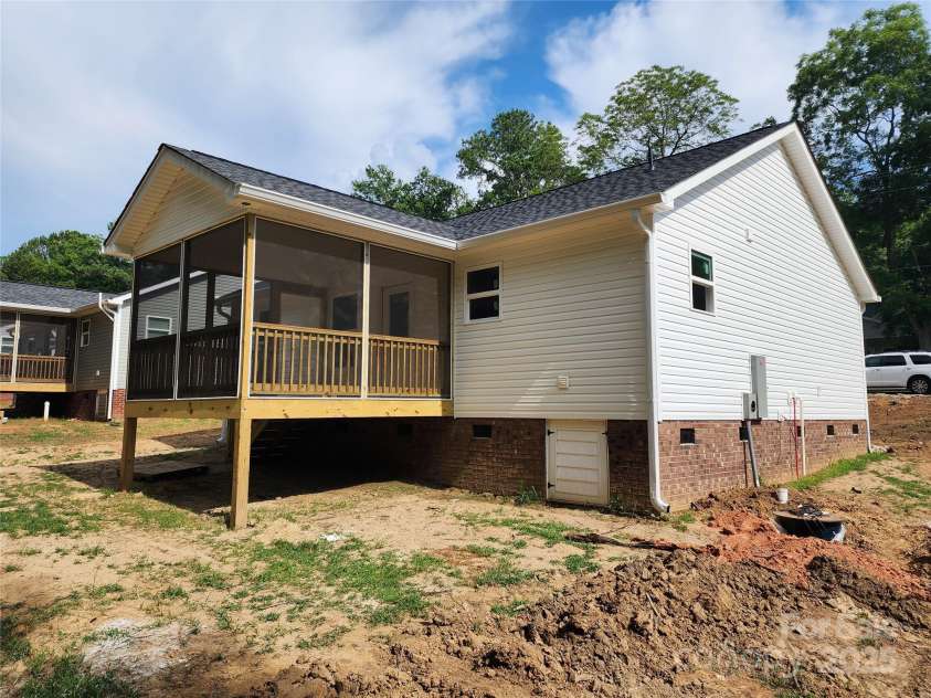 154 Hinton Street, Chester, SC 29706.  MLS# CAR4276134, YatesRealty ID 22836. 