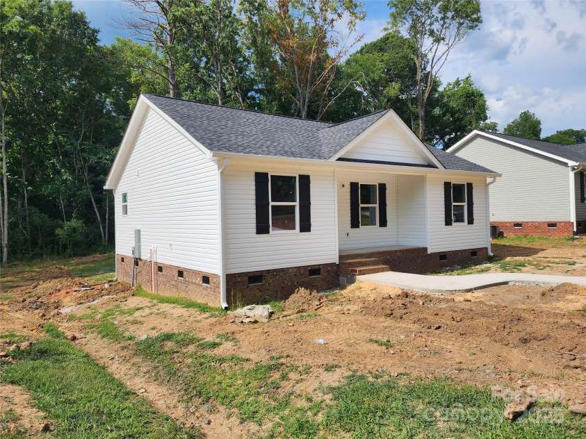 154 Hinton Street, Chester, SC 29706.  MLS# CAR4276134, YatesRealty ID 22836. 