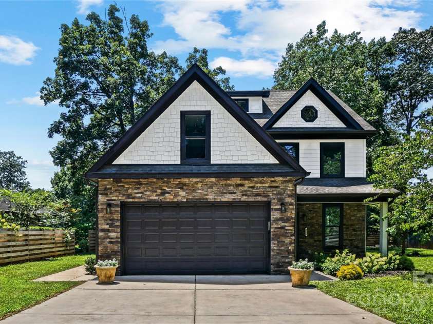 5511 Milhaven Lane, Charlotte, NC 28269.  MLS# CAR4275860, YatesRealty ID 22837. 