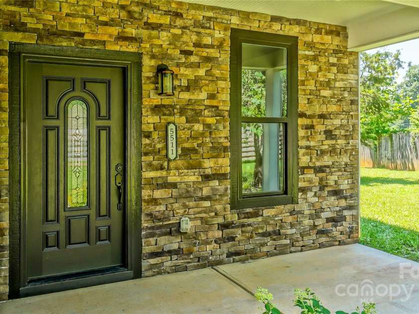 5511 Milhaven Lane, Charlotte, NC 28269.  MLS# CAR4275860, YatesRealty ID 22837. 