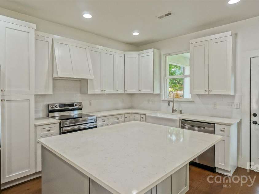 5511 Milhaven Lane, Charlotte, NC 28269.  MLS# CAR4275860, YatesRealty ID 22837. 