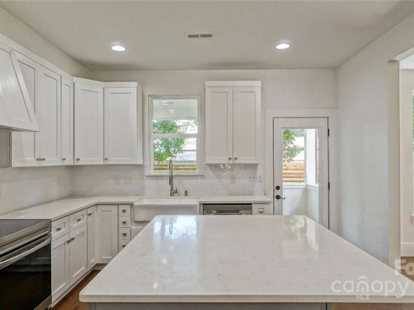 5511 Milhaven Lane, Charlotte, NC 28269.  MLS# CAR4275860, YatesRealty ID 22837. 