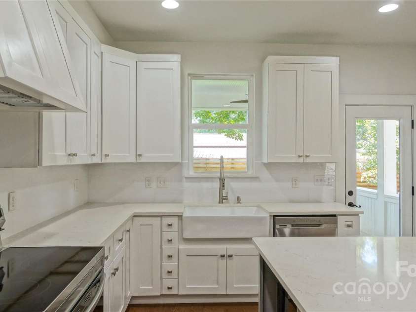5511 Milhaven Lane, Charlotte, NC 28269.  MLS# CAR4275860, YatesRealty ID 22837. 