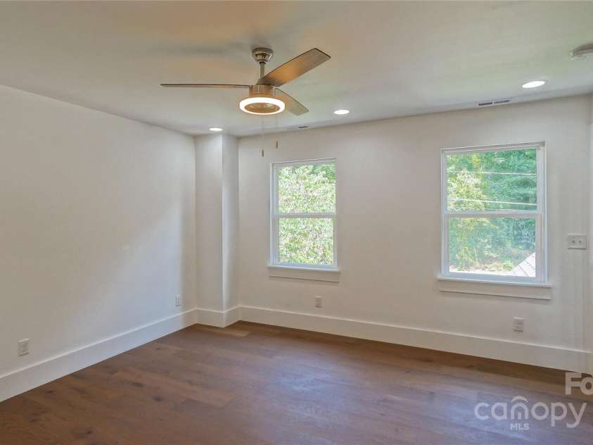 5511 Milhaven Lane, Charlotte, NC 28269.  MLS# CAR4275860, YatesRealty ID 22837. 