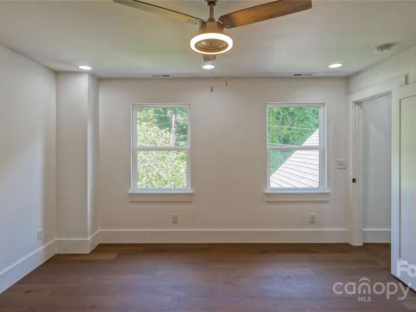 5511 Milhaven Lane, Charlotte, NC 28269.  MLS# CAR4275860, YatesRealty ID 22837. 