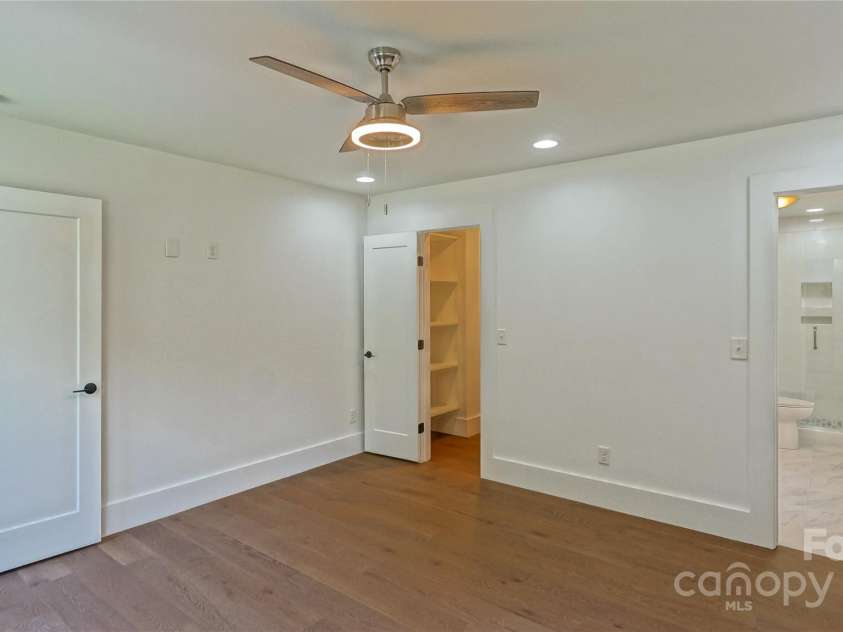 5511 Milhaven Lane, Charlotte, NC 28269.  MLS# CAR4275860, YatesRealty ID 22837. 