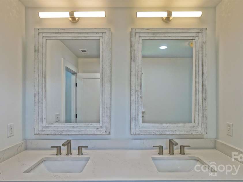 5511 Milhaven Lane, Charlotte, NC 28269.  MLS# CAR4275860, YatesRealty ID 22837. 