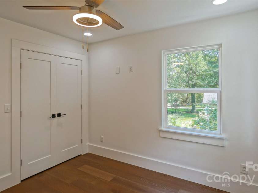 5511 Milhaven Lane, Charlotte, NC 28269.  MLS# CAR4275860, YatesRealty ID 22837. 
