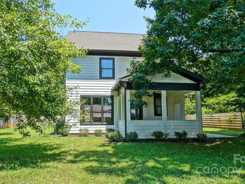 5511 Milhaven Lane, Charlotte, NC 28269.  MLS# CAR4275860, YatesRealty ID 22837. 
