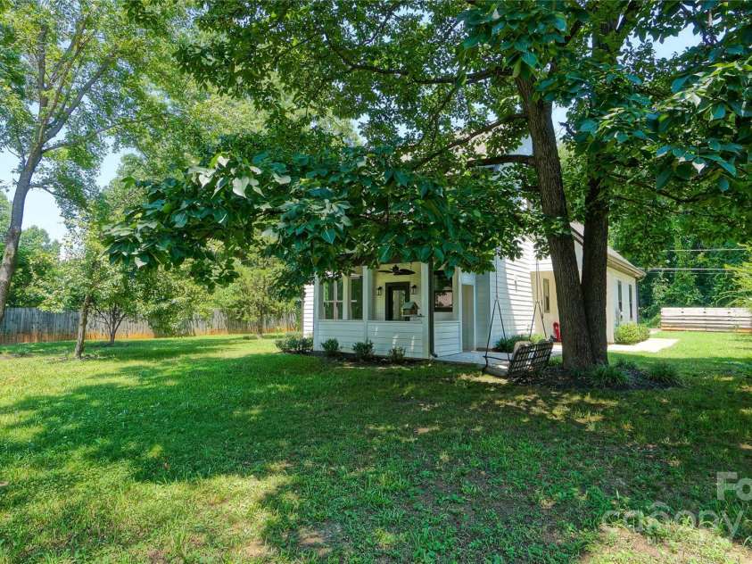 5511 Milhaven Lane, Charlotte, NC 28269.  MLS# CAR4275860, YatesRealty ID 22837. 