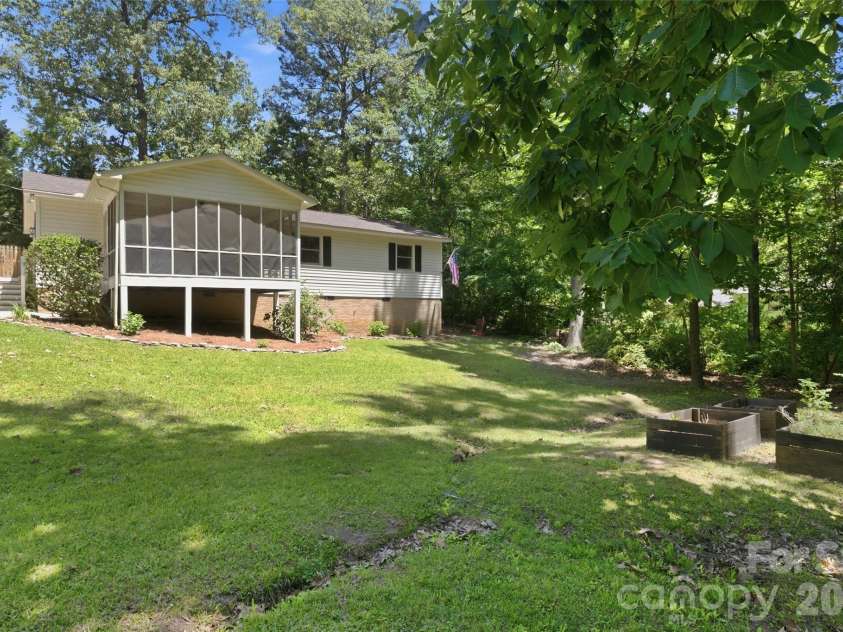 609 Davis Street, Lancaster, SC 29720.  MLS# CAR4378710, YatesRealty ID 22838. 