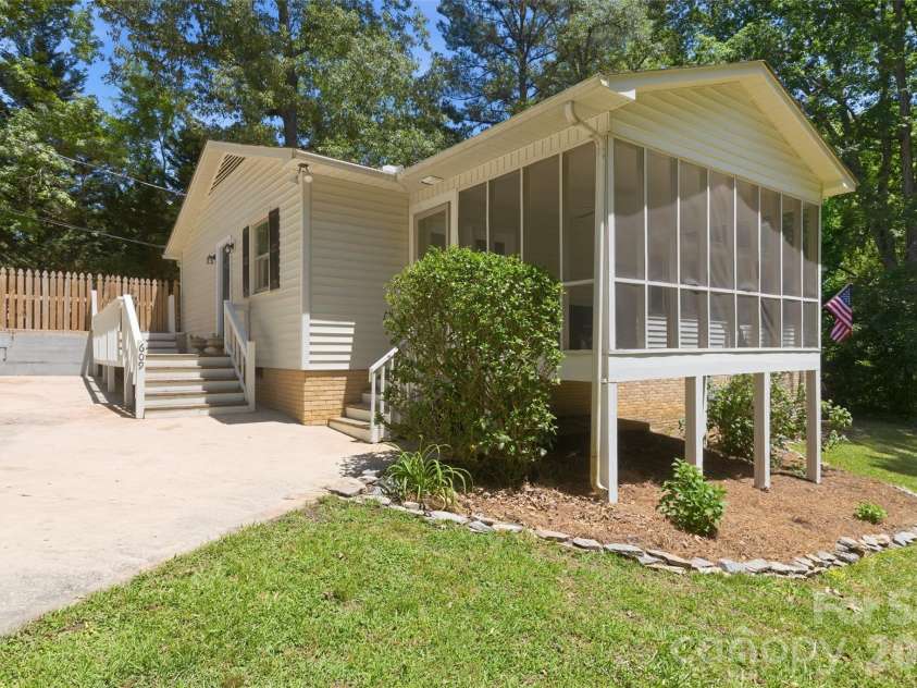 609 Davis Street, Lancaster, SC 29720.  MLS# CAR4378710, YatesRealty ID 22838. 