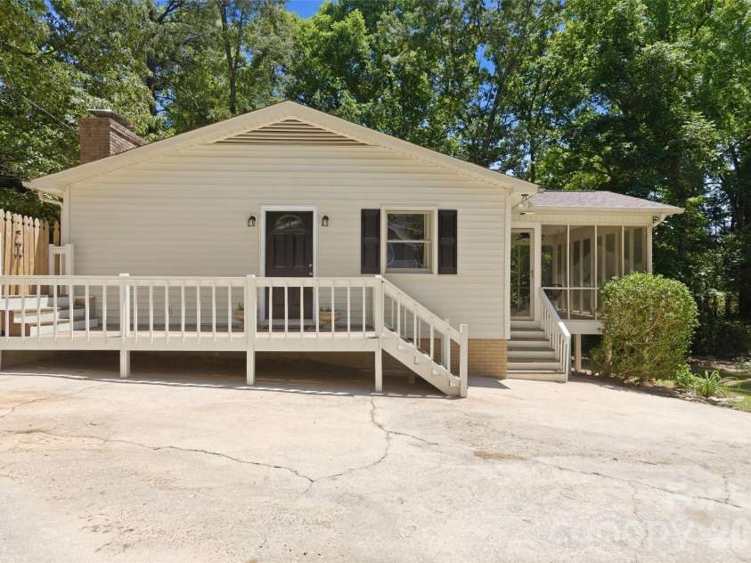 609 Davis Street, Lancaster, SC 29720.  MLS# CAR4378710, YatesRealty ID 22838. 