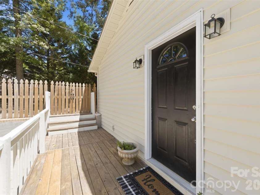 609 Davis Street, Lancaster, SC 29720.  MLS# CAR4378710, YatesRealty ID 22838. 