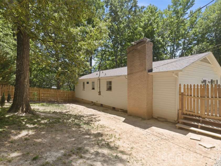 609 Davis Street, Lancaster, SC 29720.  MLS# CAR4378710, YatesRealty ID 22838. 