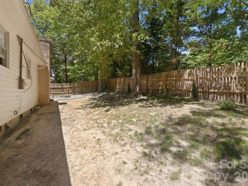 609 Davis Street, Lancaster, SC 29720.  MLS# CAR4378710, YatesRealty ID 22838. 