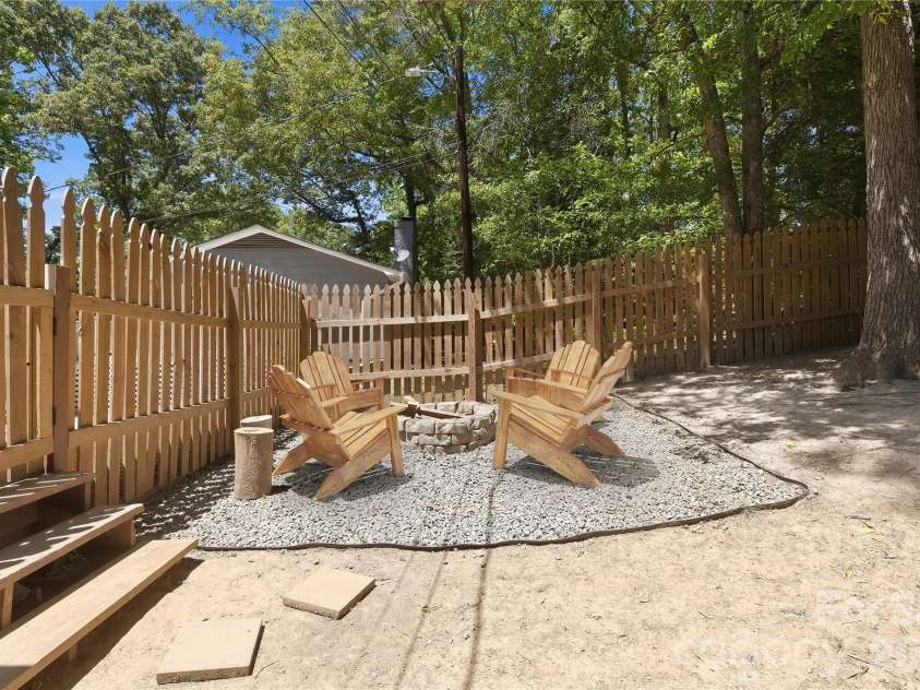 609 Davis Street, Lancaster, SC 29720.  MLS# CAR4378710, YatesRealty ID 22838. 