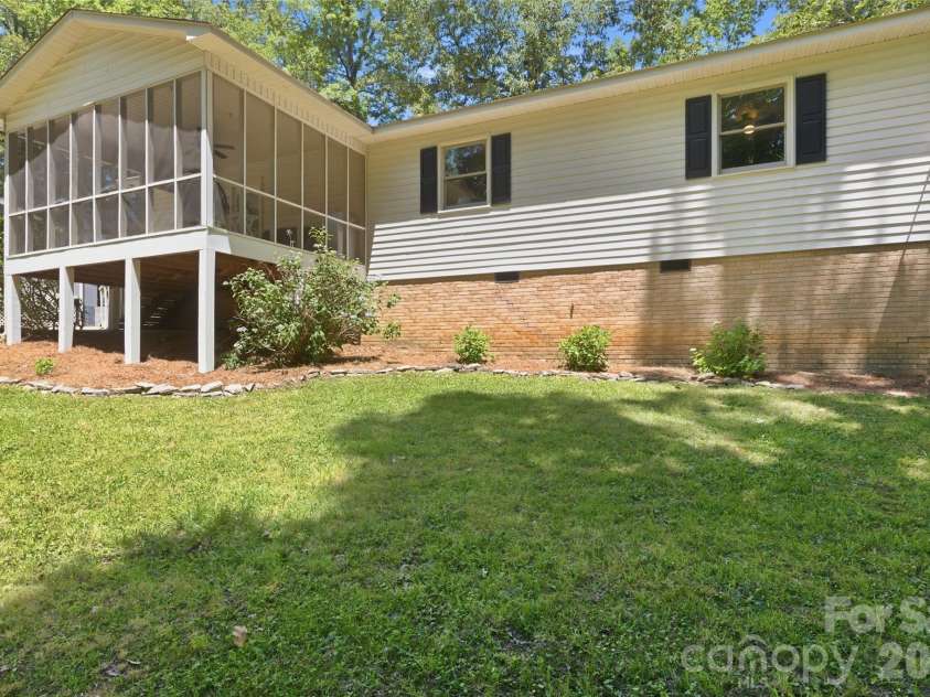 609 Davis Street, Lancaster, SC 29720.  MLS# CAR4378710, YatesRealty ID 22838. 