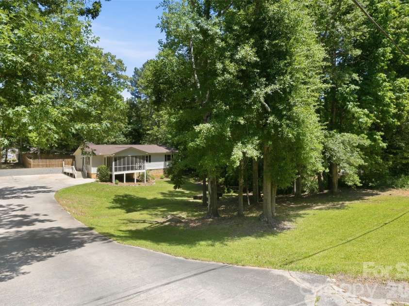 609 Davis Street, Lancaster, SC 29720.  MLS# CAR4378710, YatesRealty ID 22838. 