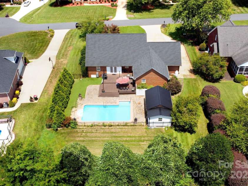 2914 Weatherfield Drive, Lincolnton, NC 28092.  MLS# CAR4283071, YatesRealty ID 22839. 